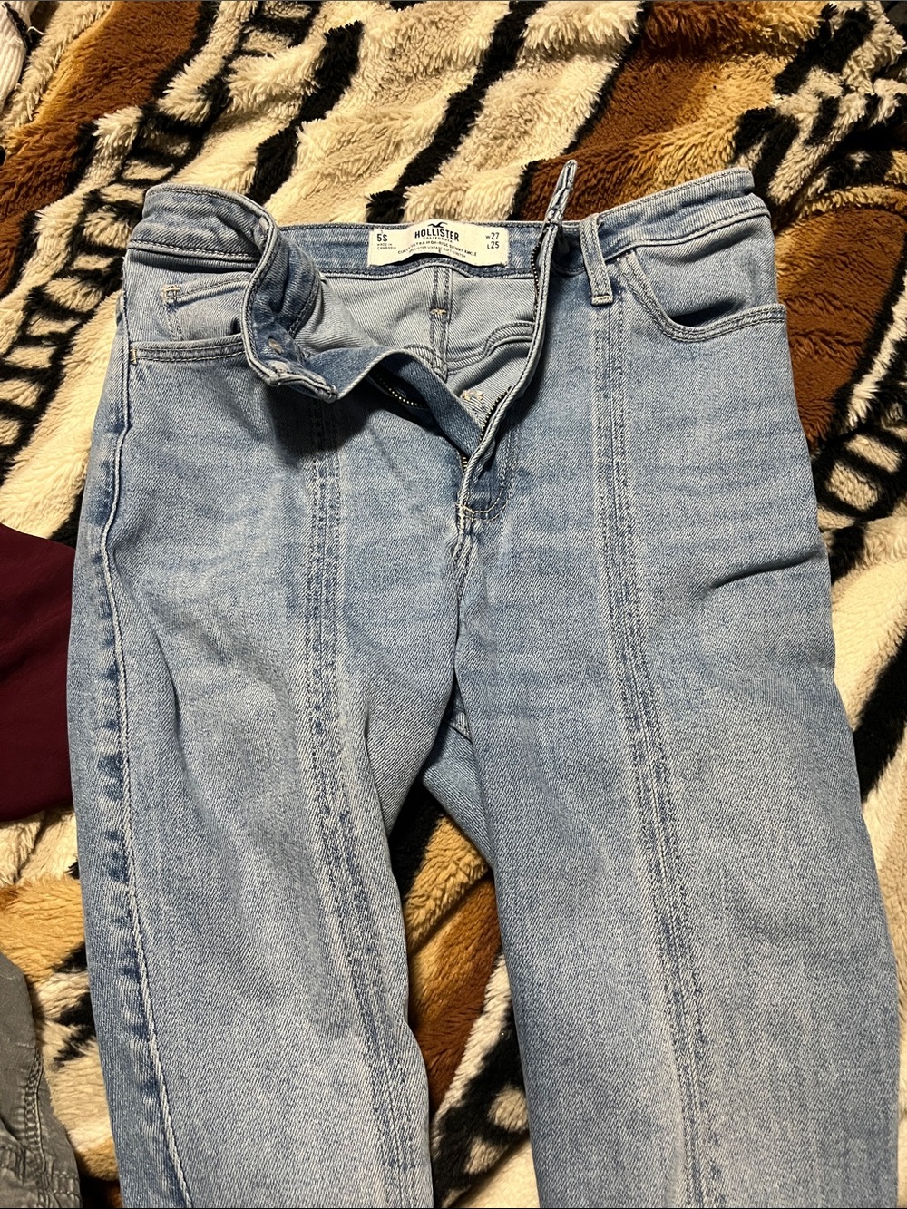 Hollister Light Wash High-Rise Women's Jeans